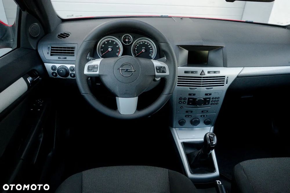 Opel Astra III GTC 1.8 Sport - 32