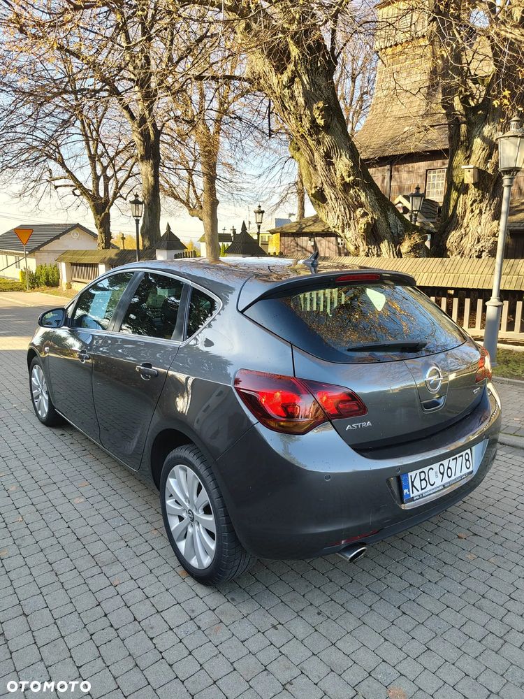 Opel Astra IV 2.0 CDTI Cosmo - 6