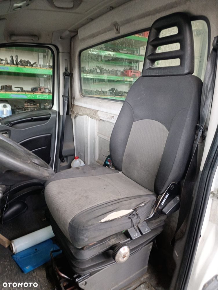 FOTEL KIEROWCY LEWY PRZÓD PNEUMATYCZNY IVECO DAILY 06-14 - 2