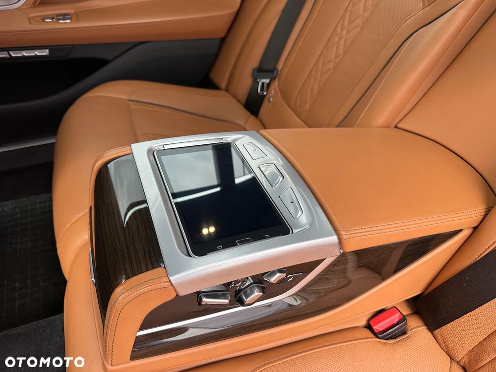 BMW Seria 7 - 10