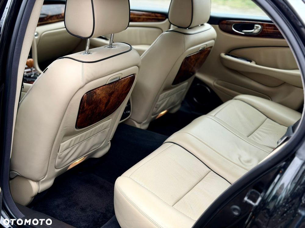 Jaguar XJ XJ8 4.2 Executive - 28