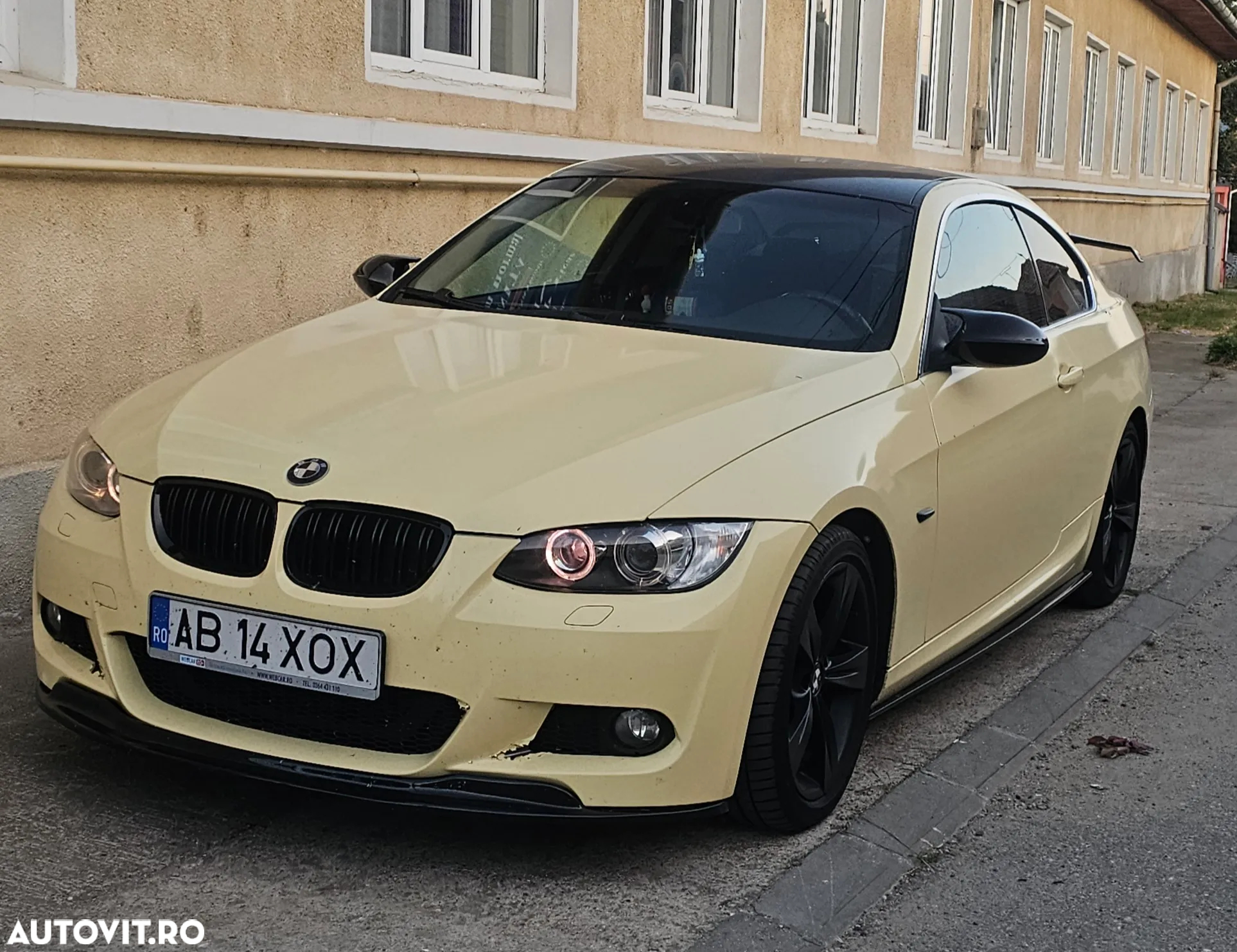 BMW Seria 3 320i Coupe Aut. - 2
