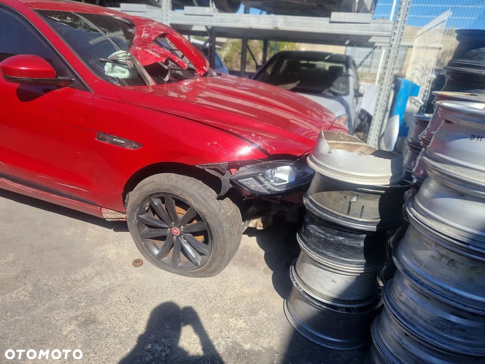 Jaguar F-Pace 20d R-Sport - 2