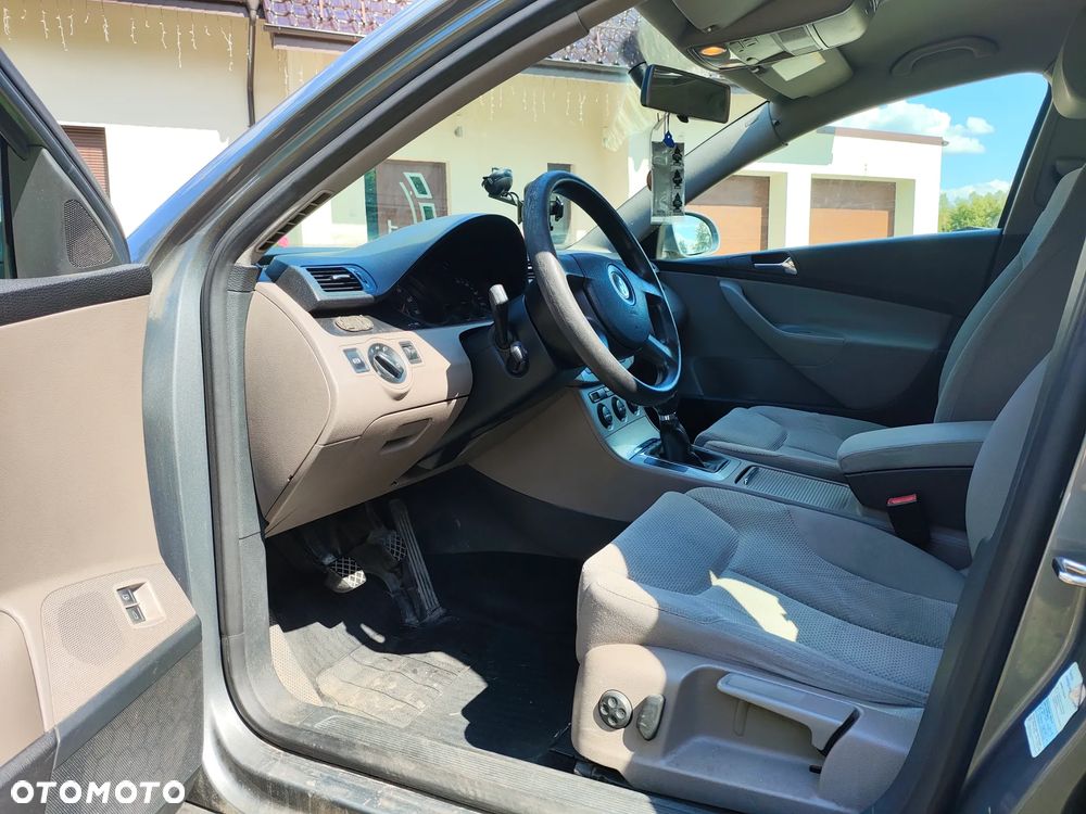 Volkswagen Passat 2.0 FSI Comfortline - 12