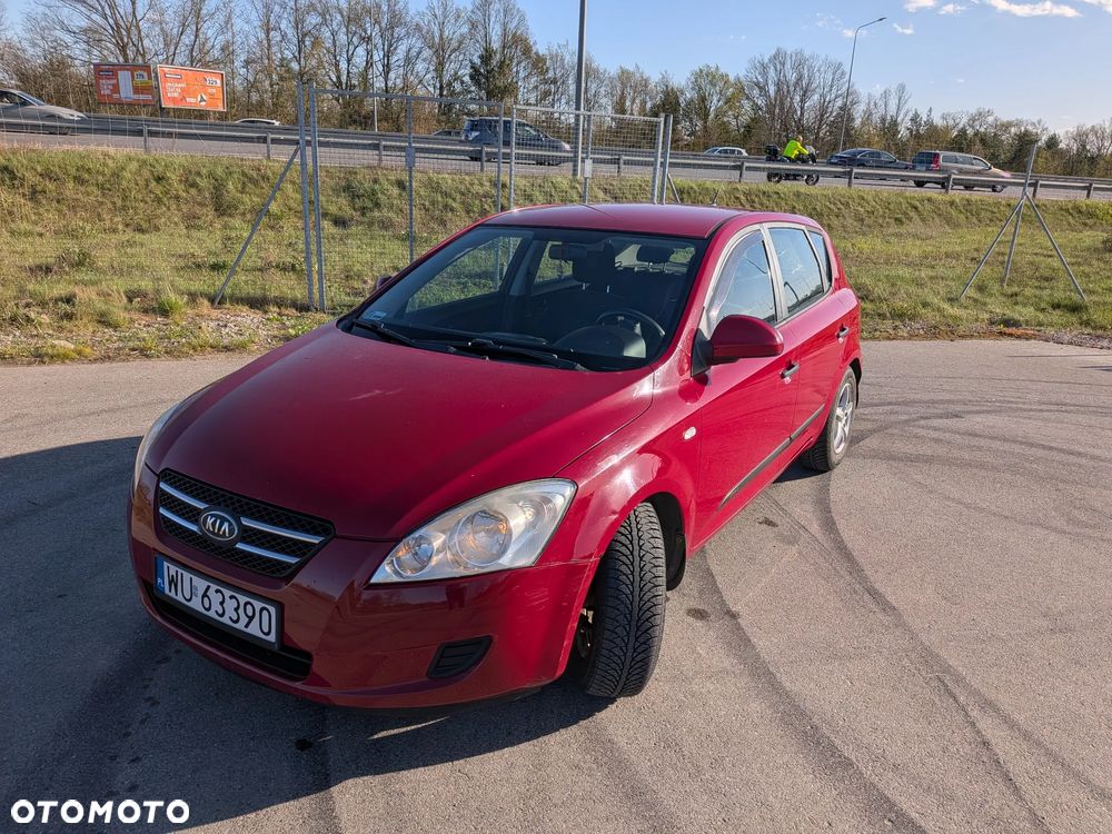 Kia Ceed 1.6 Crdi Comfort - 1