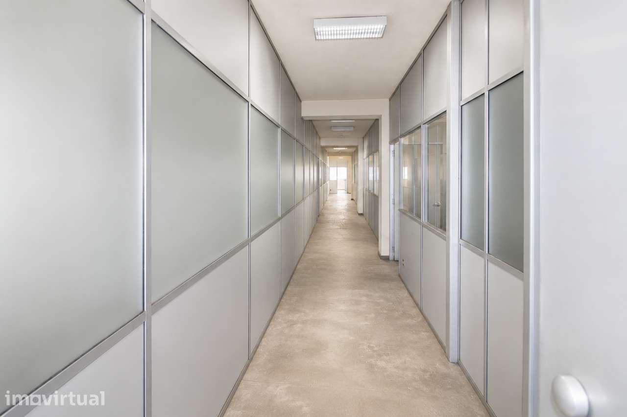 EDIFÍCIO EMPRESARIAL PARA ARRENDAMENTO - Grande imagem: 3/7