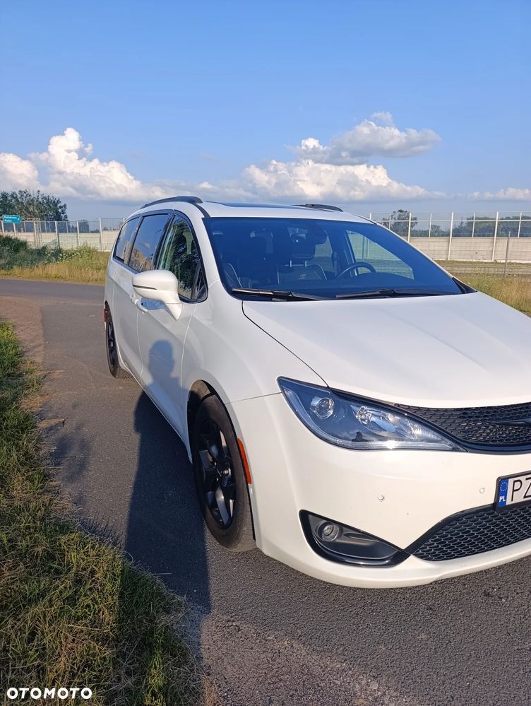 Chrysler Pacifica - 26