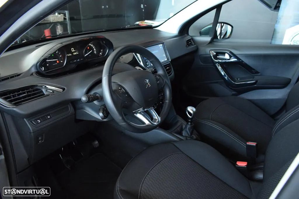 Peugeot 208 1.5 BlueHDi Signature - 5