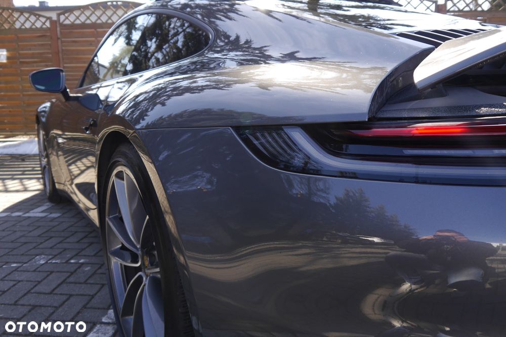 Porsche 911 Carrera 4S - 32