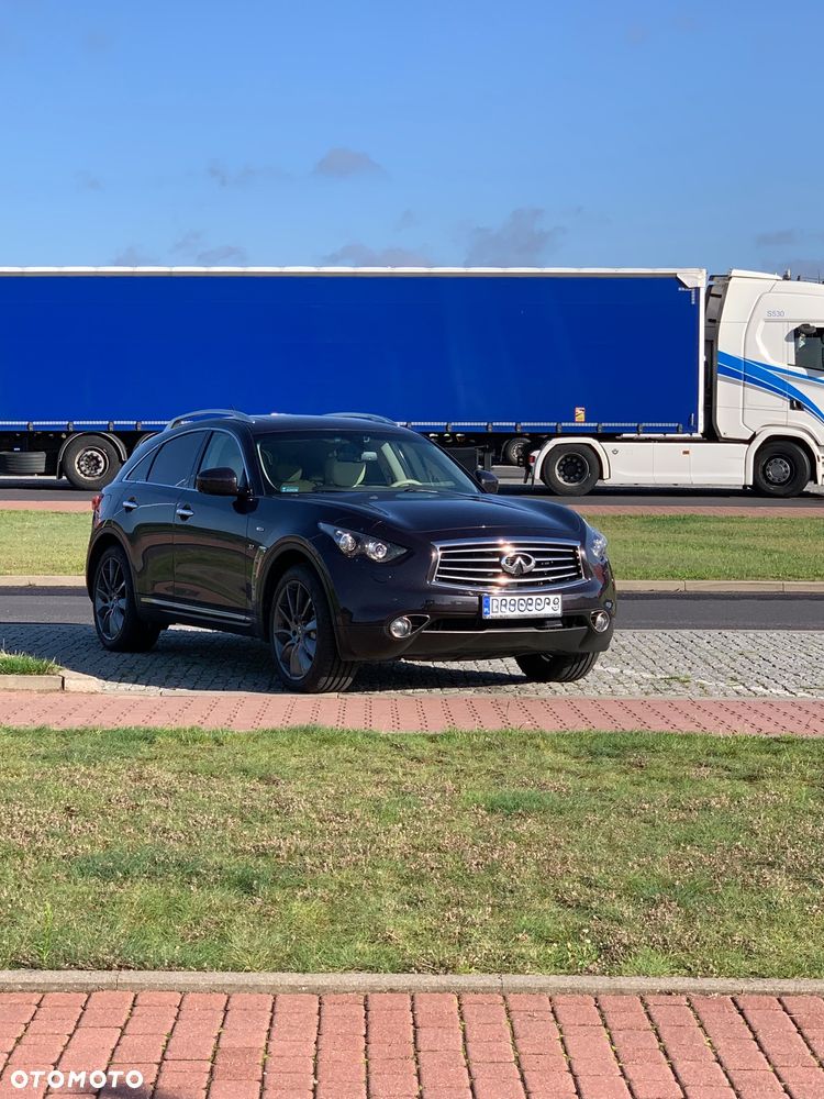 Infiniti QX70 - 14