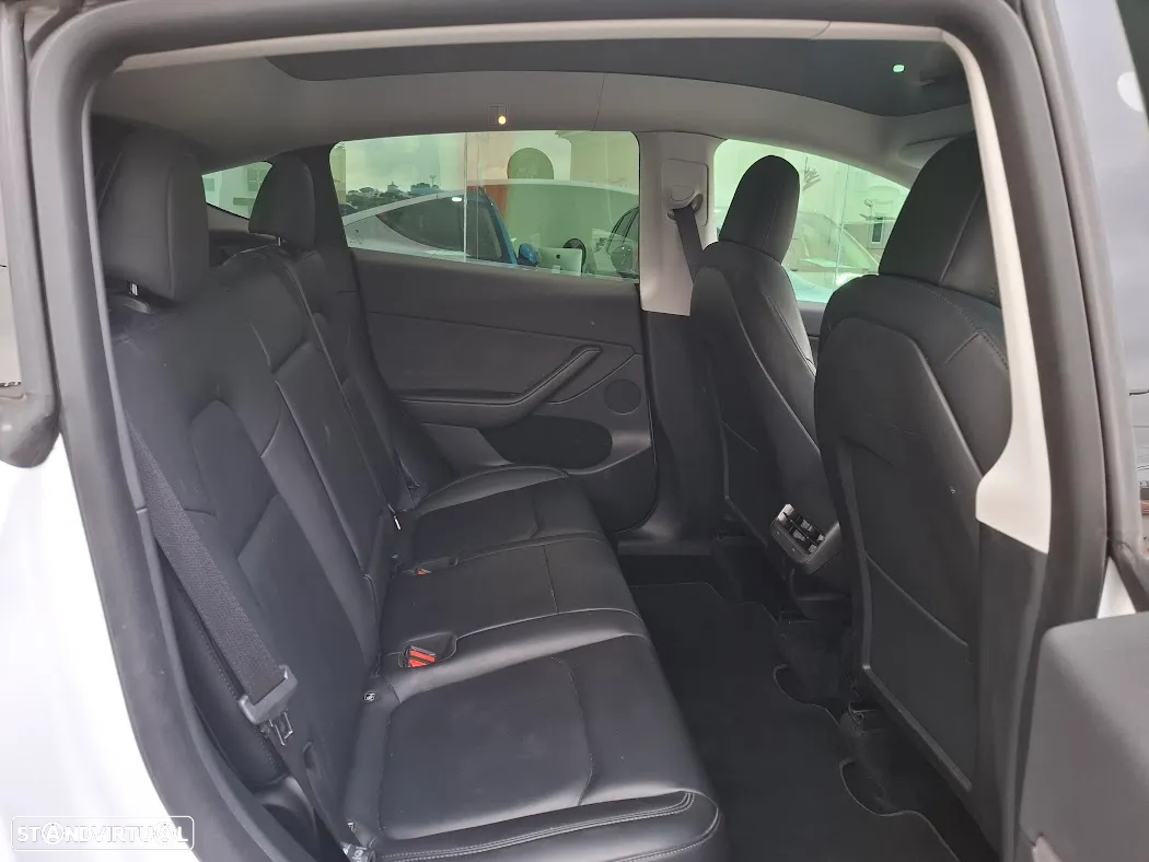 Tesla Model Y Long Range Dual Motor AWD - 37