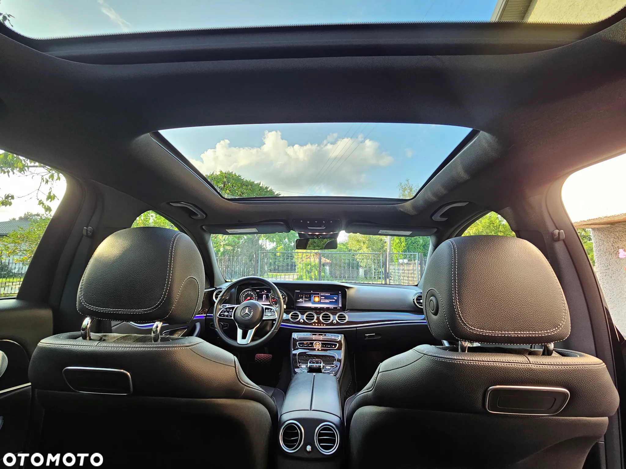 Mercedes-Benz Klasa E 300 9G-TRONIC AMG Line - 17