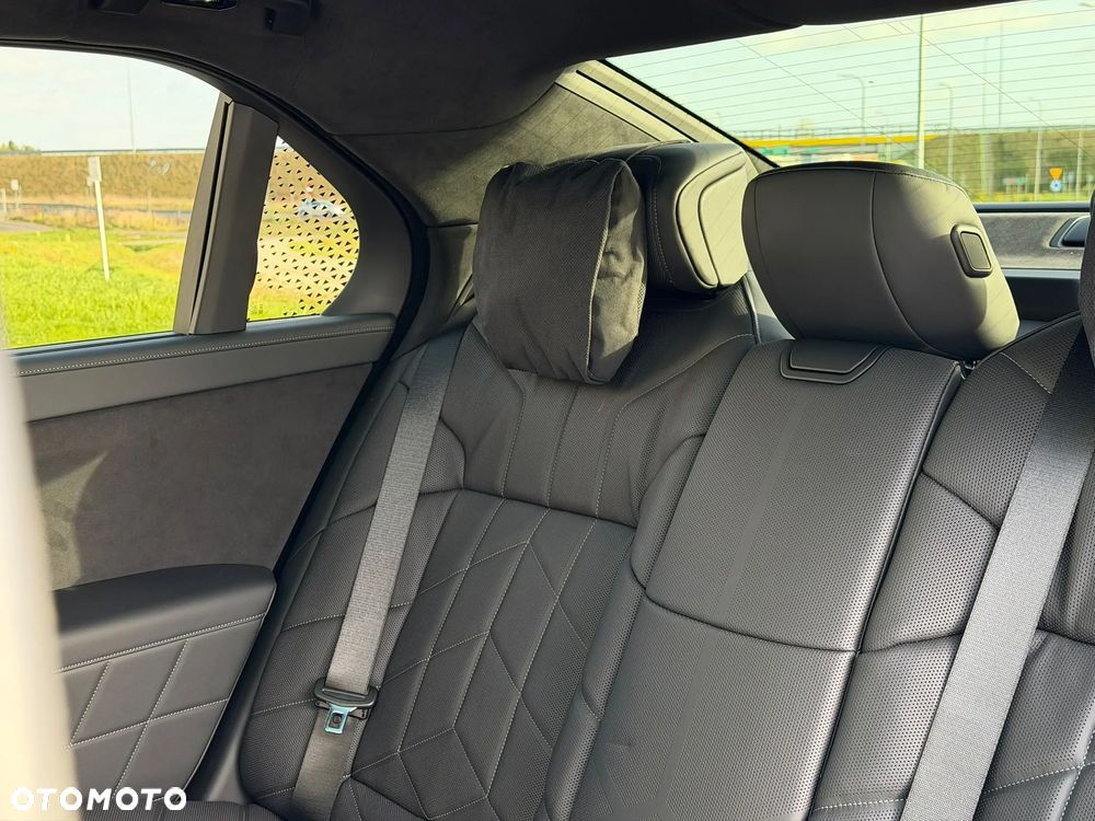 BMW Seria 7 740 xDrive mHEV sport - 24