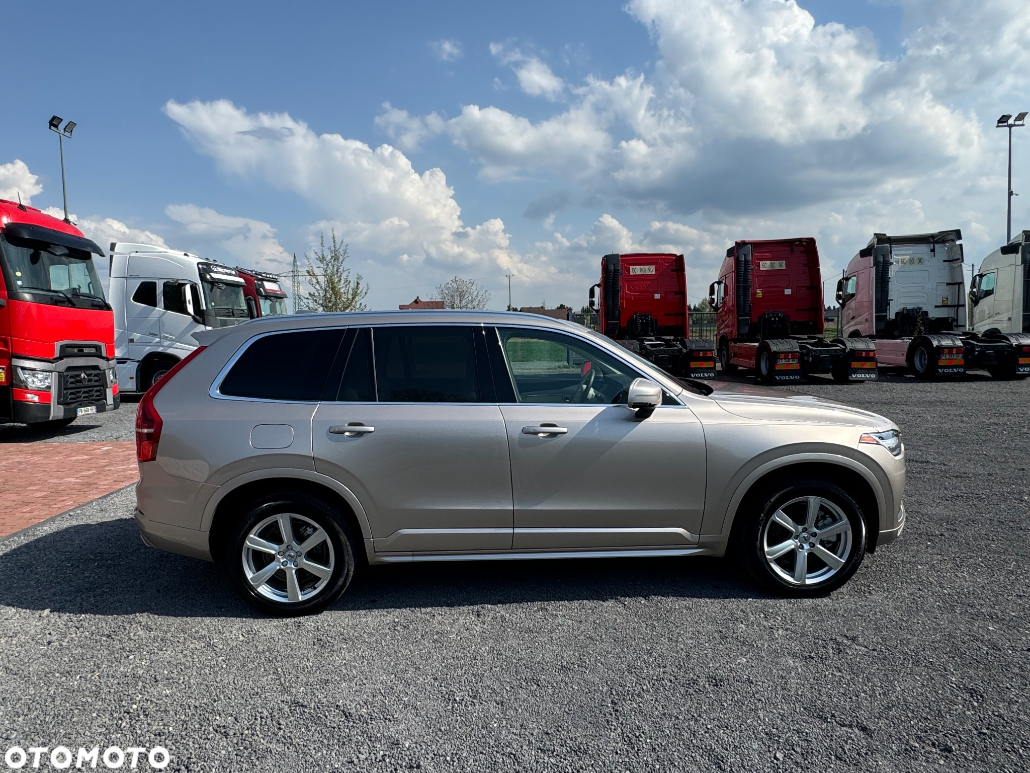 Volvo XC 90 - 9