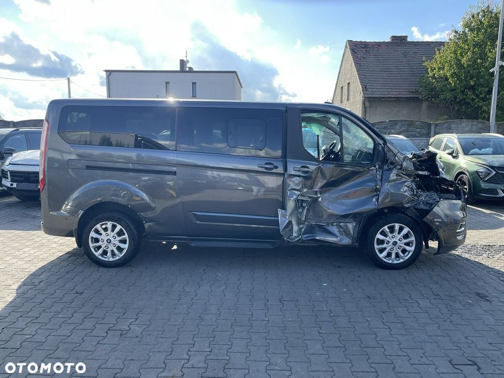 Ford Tourneo Custom 320 L2H1 VA Autm Titanium - 4