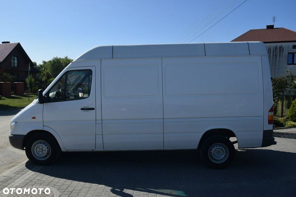 Mercedes-Benz Sprinter - 12