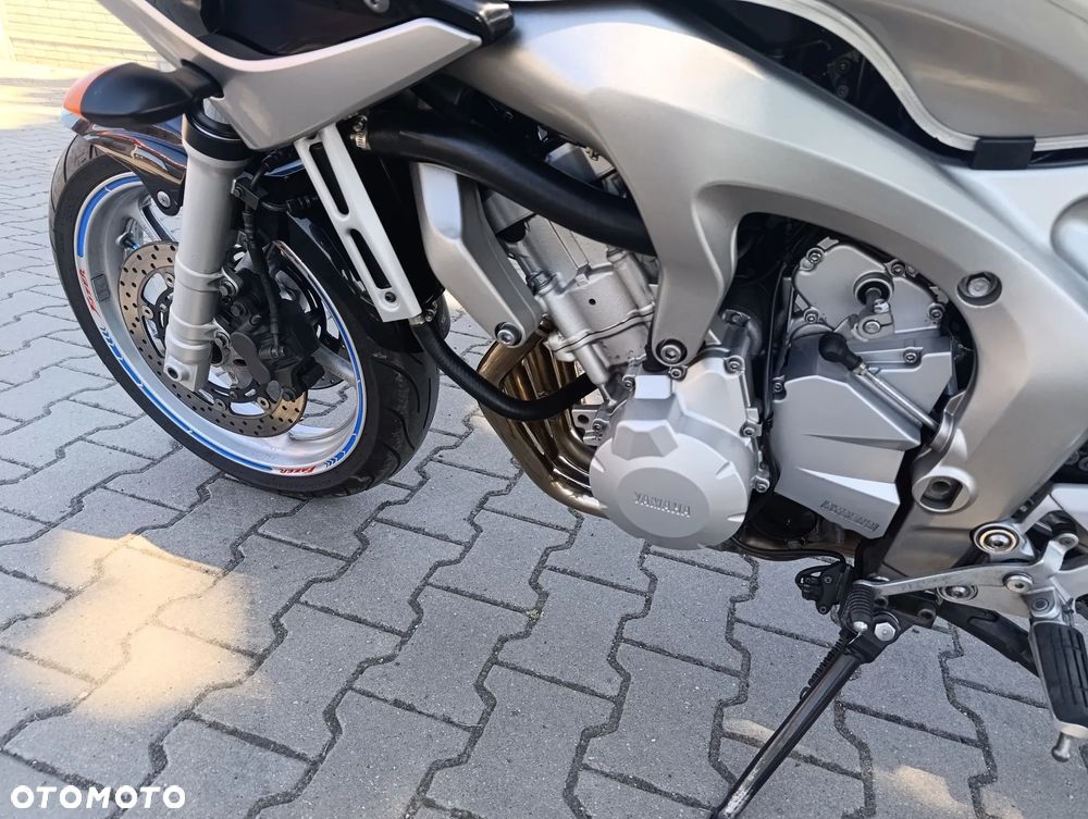 Yamaha FZ6 - 11