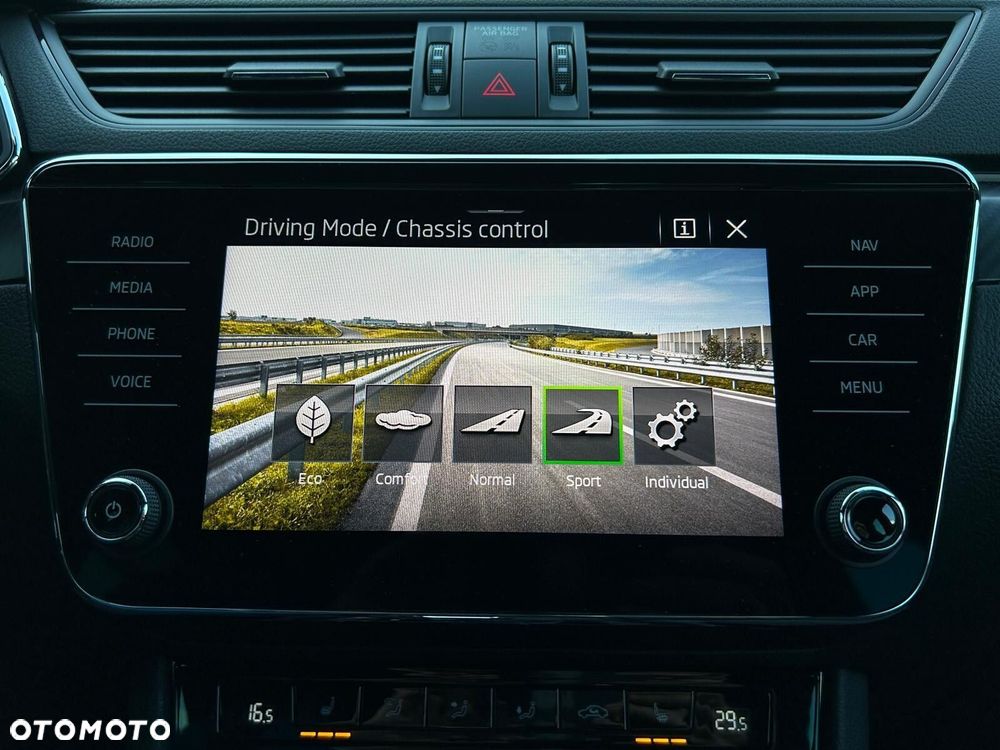 Skoda Superb 2.0 TSI 4x4 Sportline DSG - 32