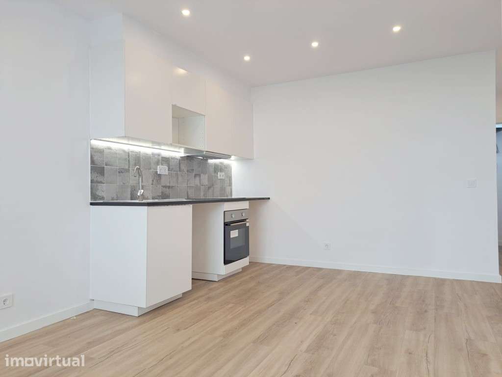 Apartamento T1+1 com logradouro para venda em Sacavém - Loures - Li... - Grande imagem: 4/20