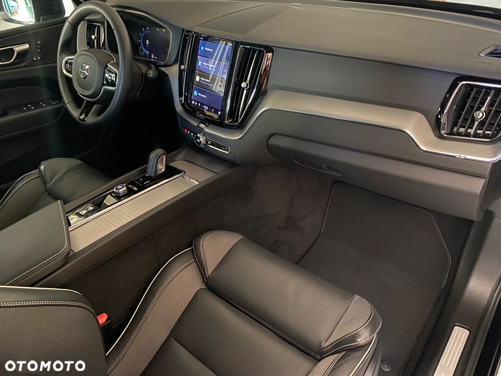 Volvo XC 60 B4 D AWD Plus Dark - 15