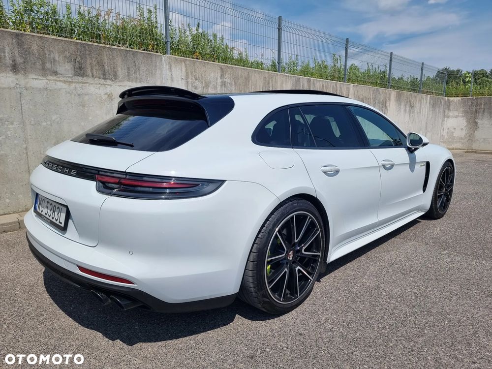 Porsche Panamera 4 e-Hybrid Sport Turismo - 25