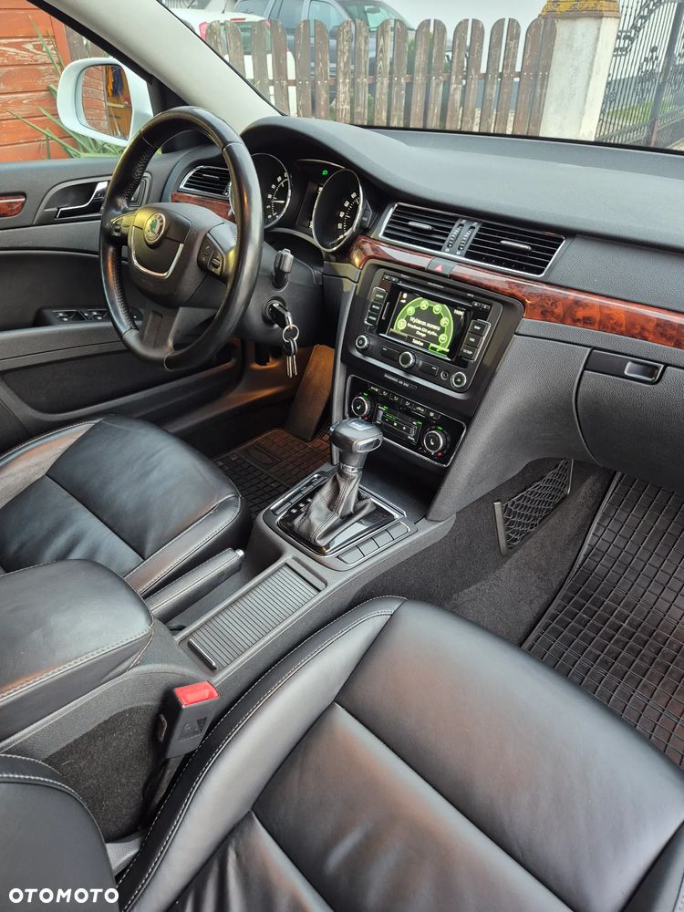 Skoda Superb 2.0 TDI Elegance DSG - 28