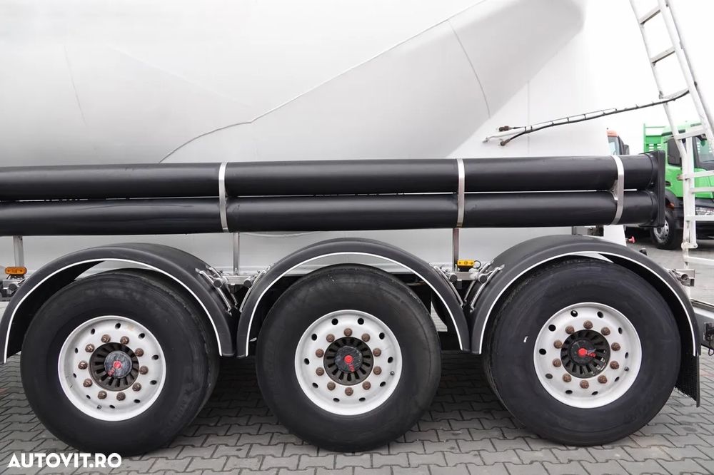 Feldbinder REMORCĂ DE CIMENT / 2 COMPARTAMENTE / 37.000 L / SILOS / PENTRU MATERIALE VRAC / AXIE DE RIFAT / SAF / JANTE DE ALIE - 22