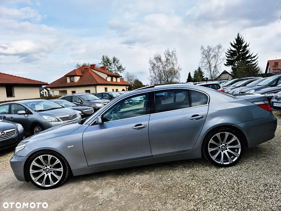 BMW Seria 5 523i - 23