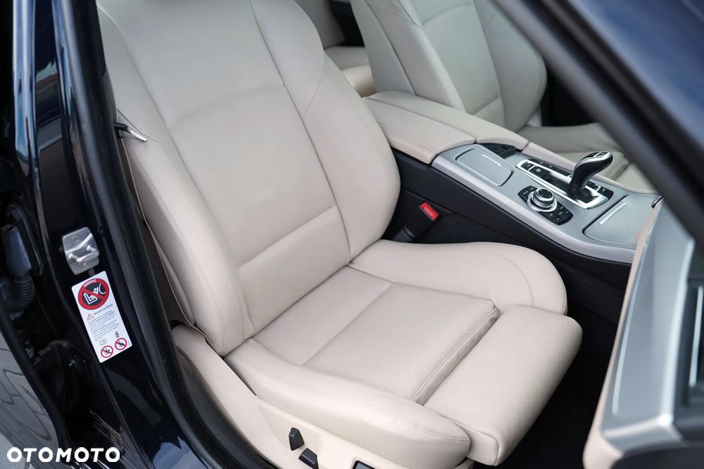 BMW Seria 5 528i Sport-Aut - 25