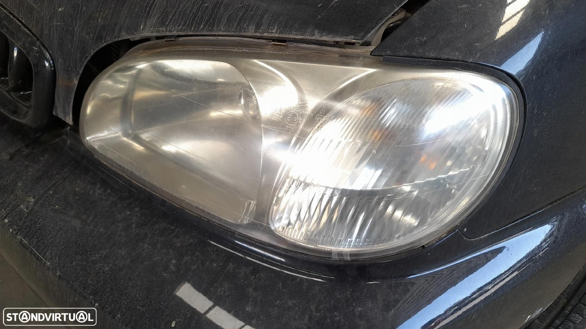 Ótica / farol esquerda KIA Carnival II (GQ) - 2