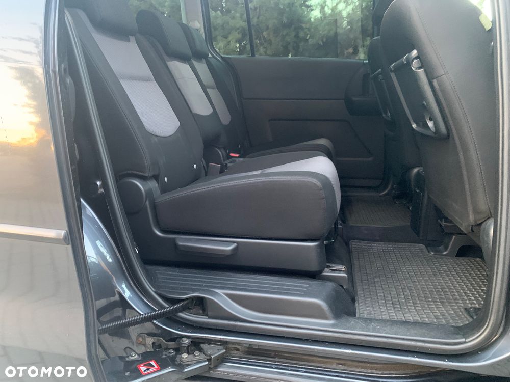 Mazda 5 2.0 Active - 12