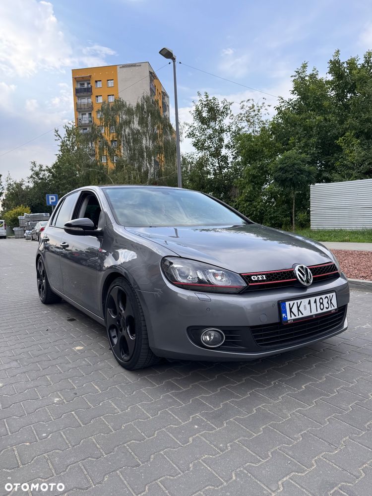 Volkswagen Golf - 1