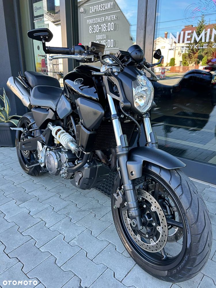 Yamaha MT - 19