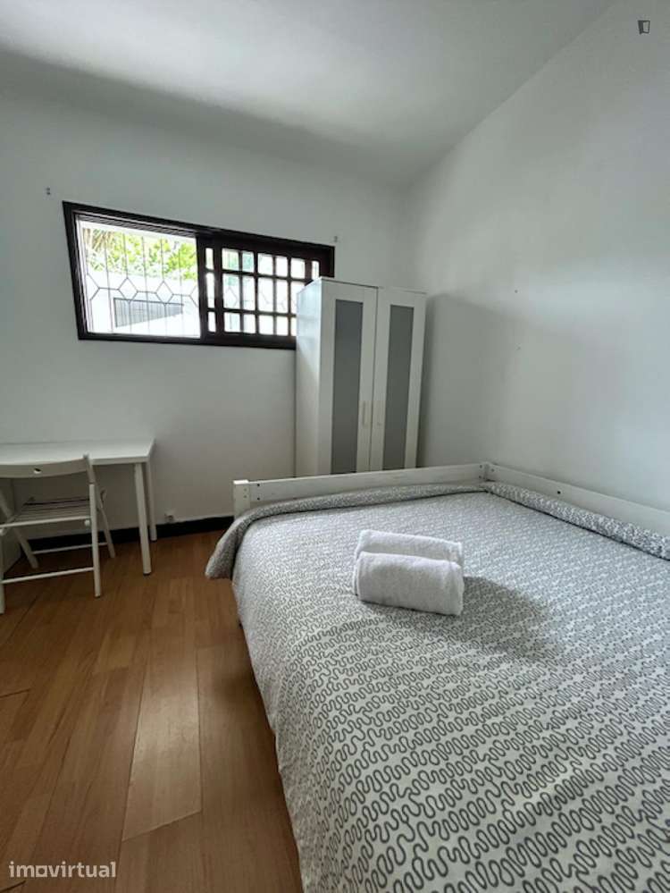 Quarto - localizado em Paranhos Porto - Grande imagem: 2/29