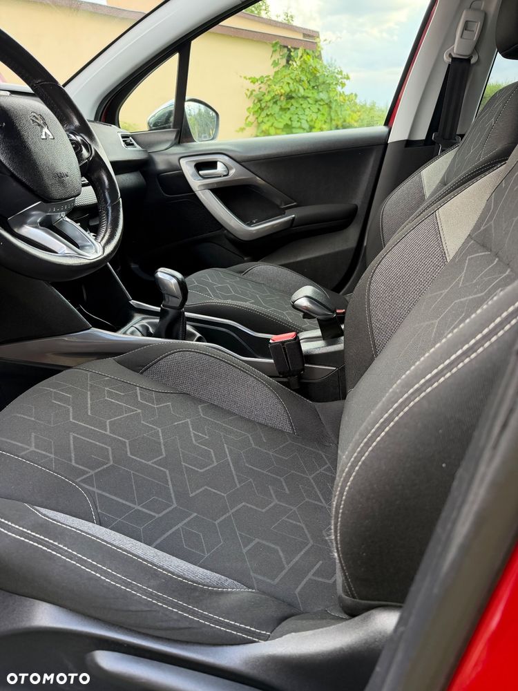Peugeot 2008 1.2 Pure Tech Style EU6 - 16
