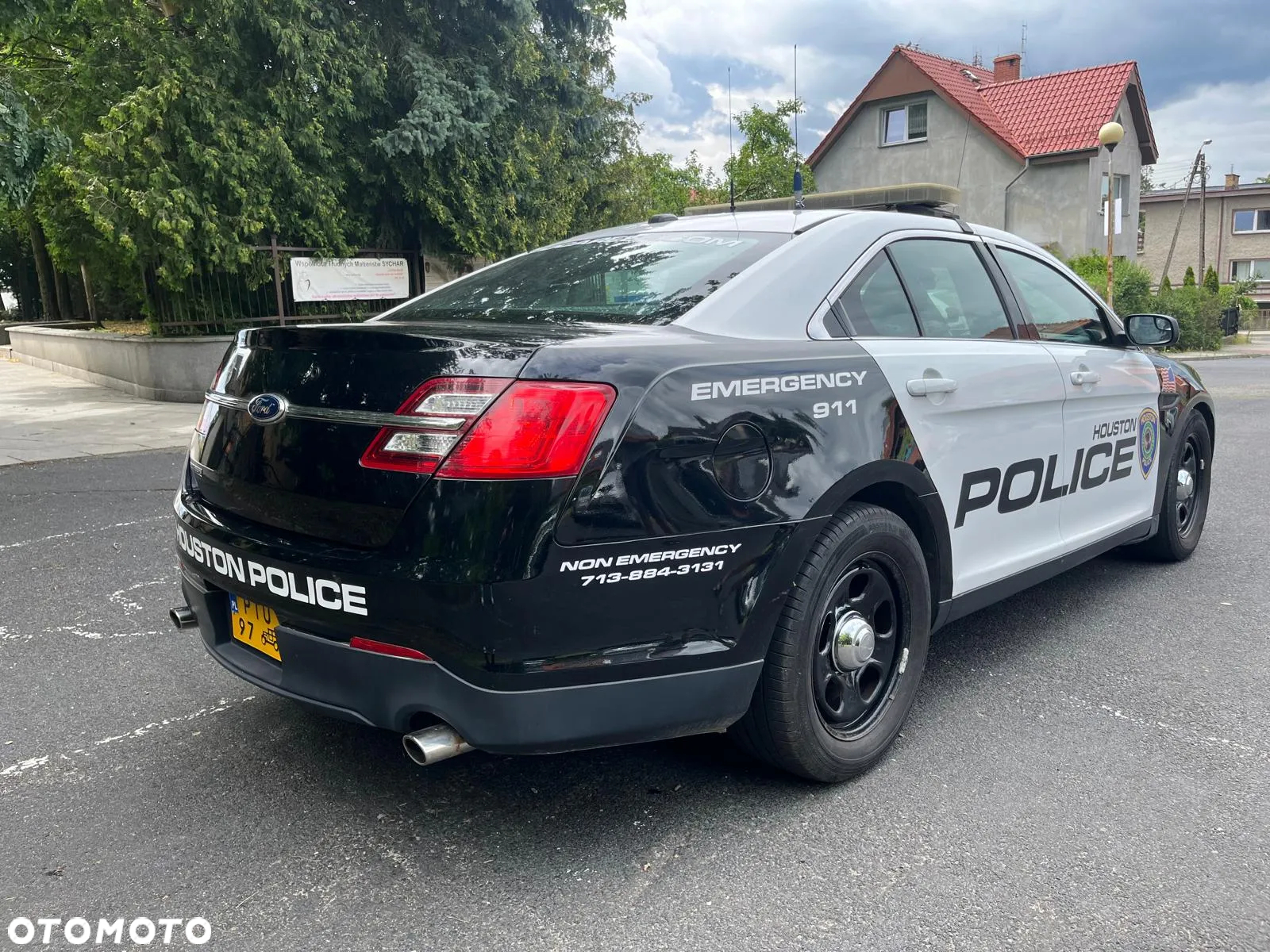 Ford Taurus - 10