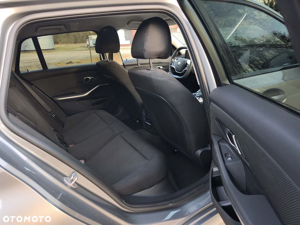 BMW Seria 3 318d Advantage - 24