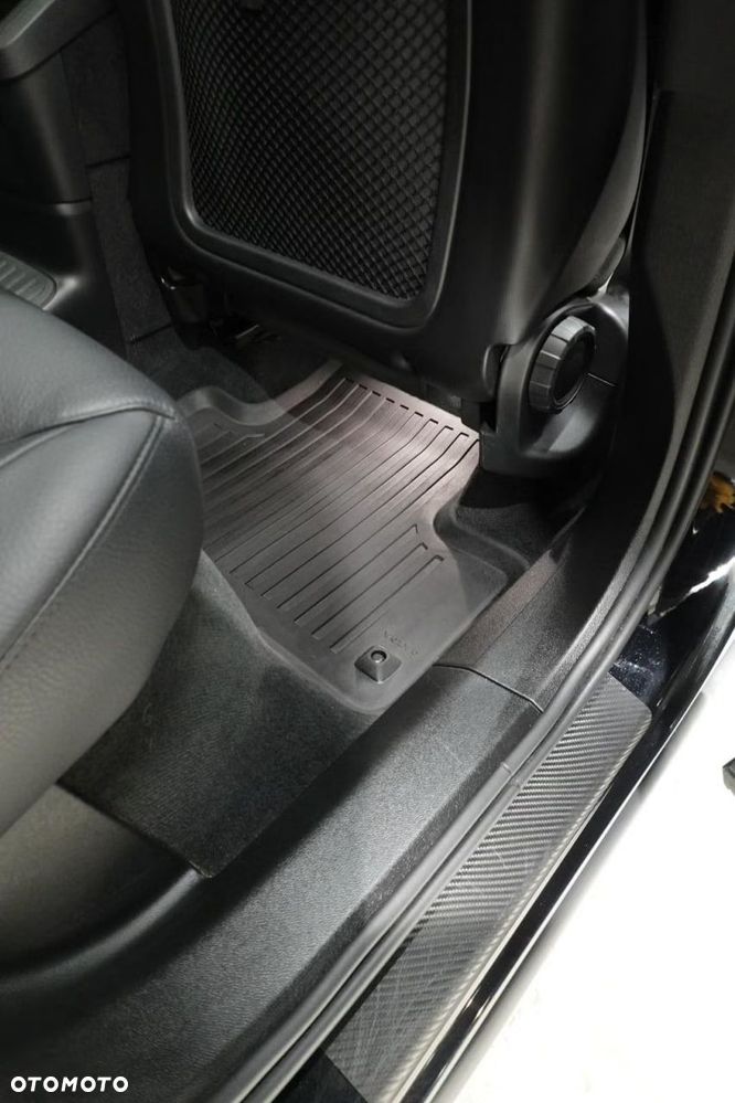 Volvo XC 60 T6 Plug-In Hybrid AWD R-Design - 31