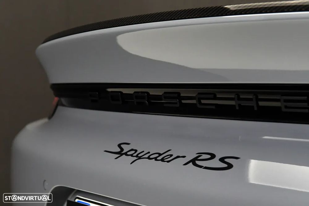 Porsche 718 Spyder RS - 13