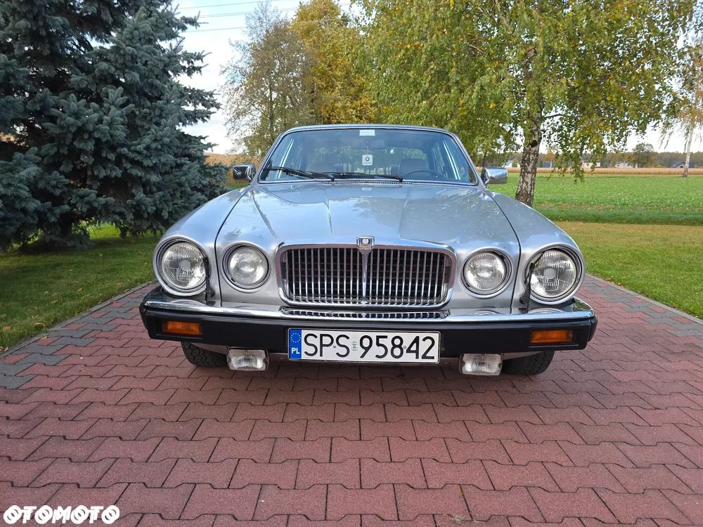 Jaguar XJ - 9