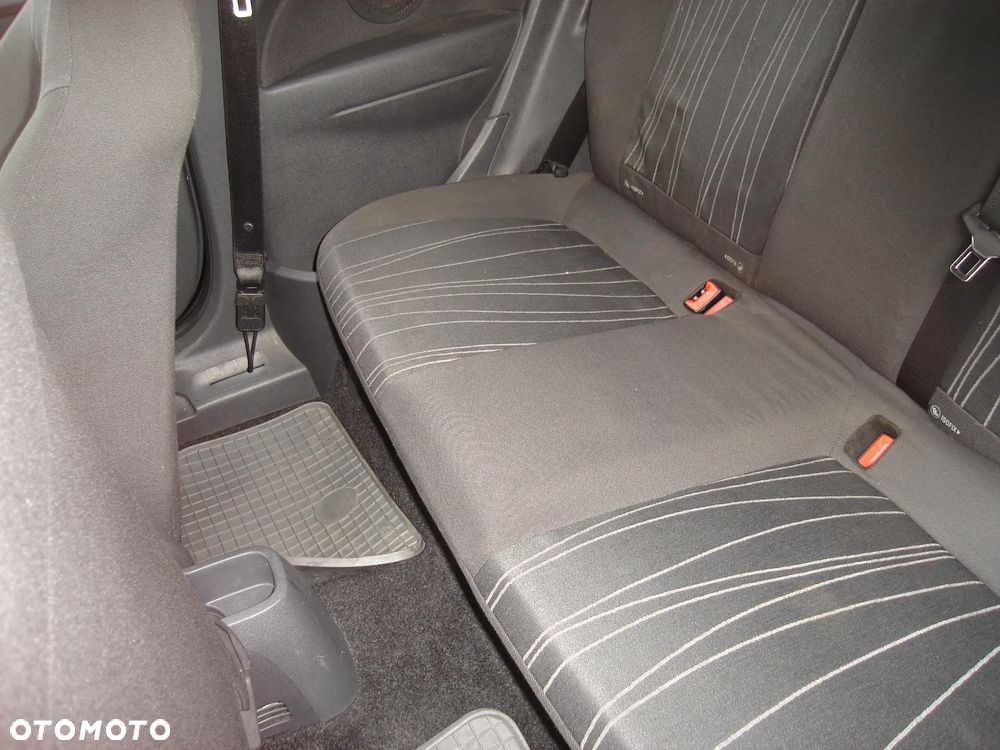 Opel Corsa 1.4 16V Essentia - 12