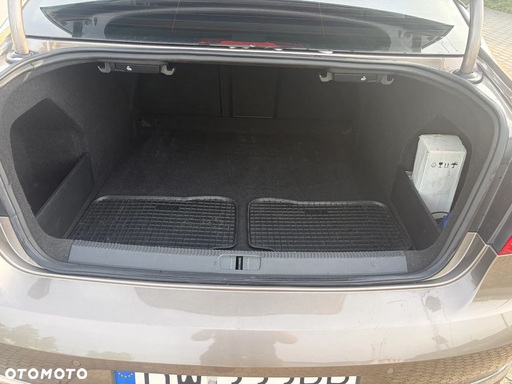 Volkswagen Passat 2.0 TDI Comfortline - 20