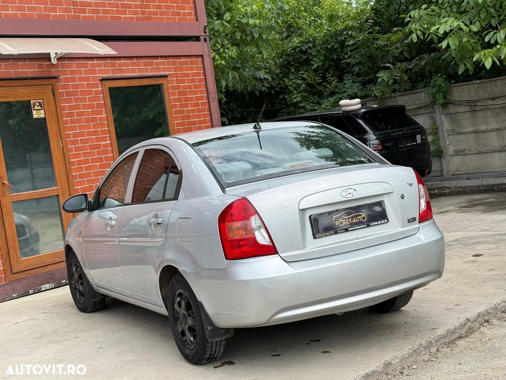 Hyundai Accent - 3
