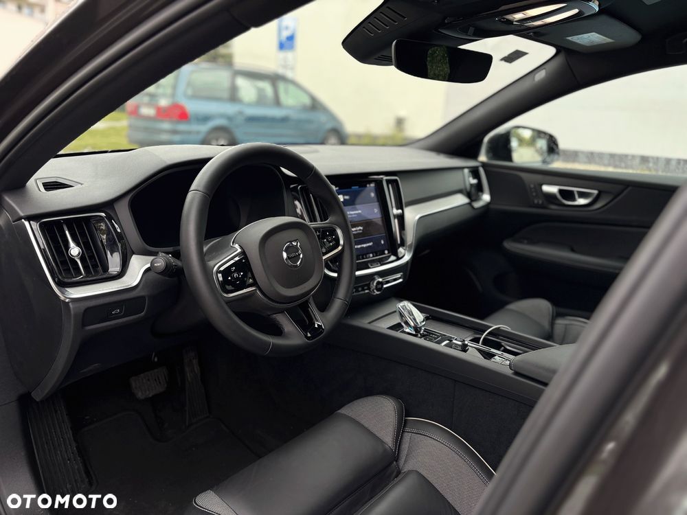 Volvo V60 B4 B DKG Plus Dark - 7