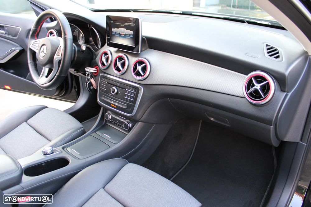 Mercedes-Benz GLA 180 d 7G-DCT Urban - 33