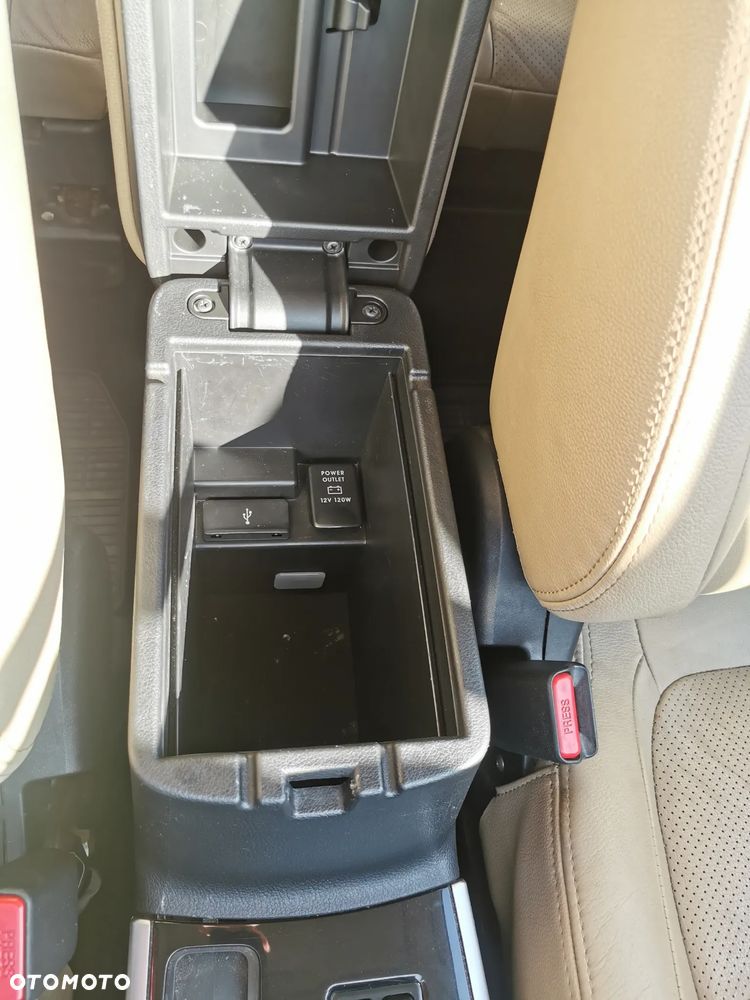 Mitsubishi Outlander 2.0 Intense + Navi 4WD CVT - 27