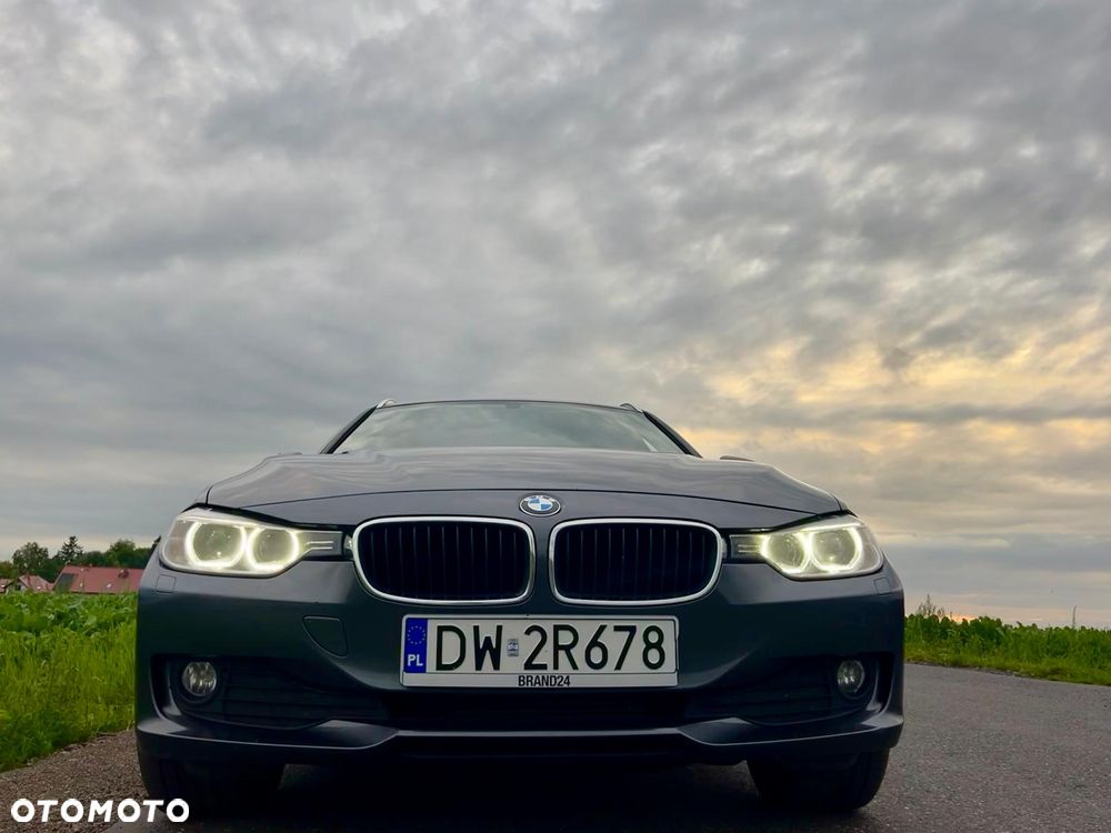 BMW Seria 3 318d xDrive - 5