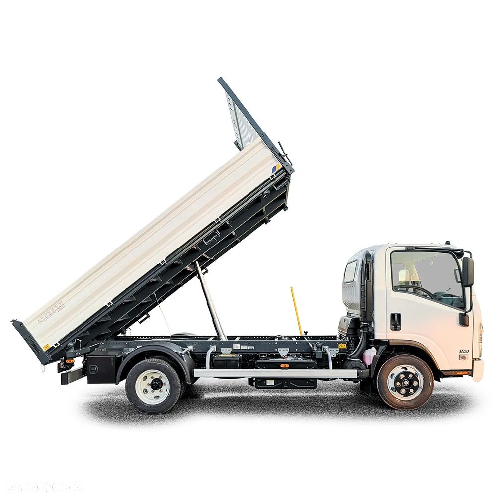 Isuzu M30 - 3