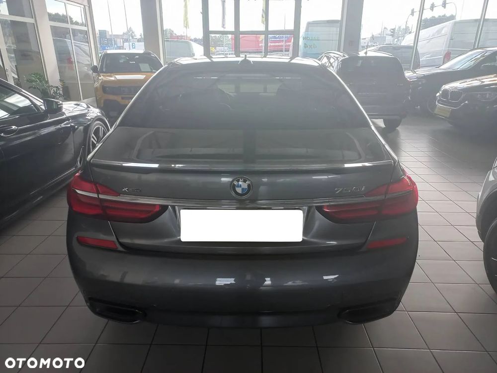 BMW Seria 7 750i xDrive - 5