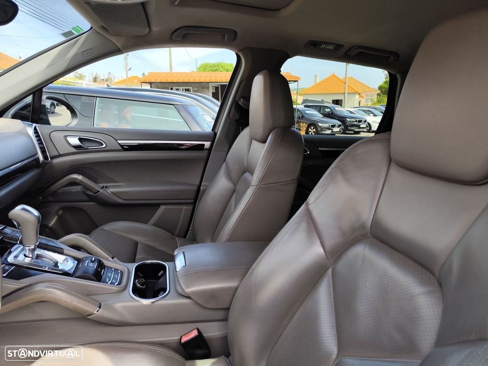 Porsche Cayenne - 27